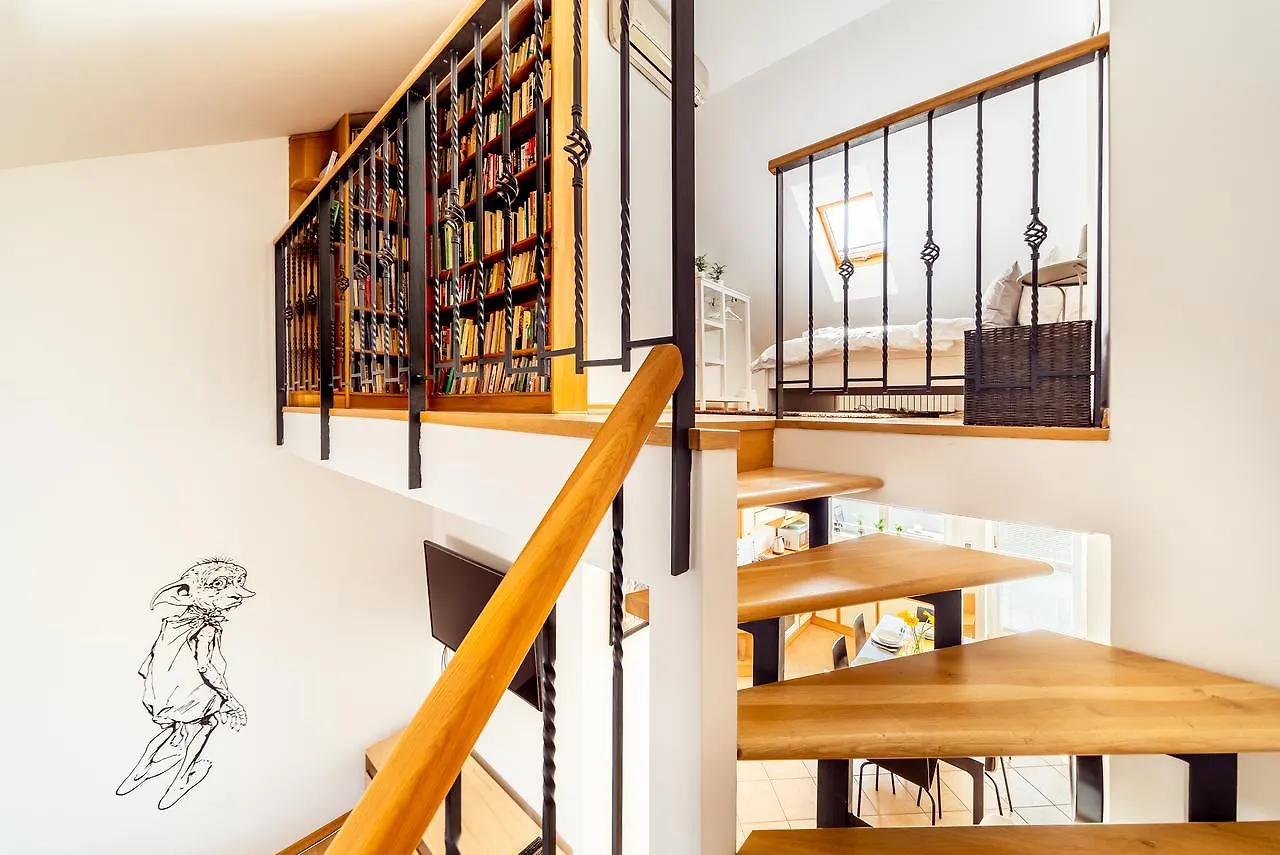 4Br 3Bath Balcony Central Harry Potter Penthouse Prag Lägenhet